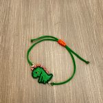 Βραχιόλι μακραμέ με δεινόσαυρο κεντημένο με χάντρες Miyuki