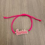 Βραχιόλι μακραμέ με την Barbie κεντημένη με χάντρες Miyuki