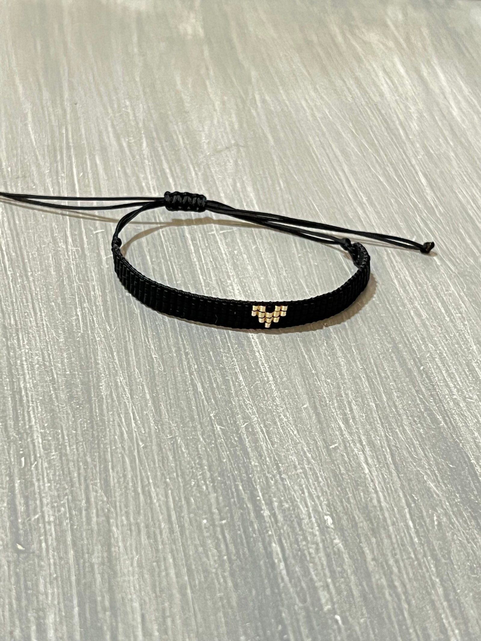 BRA118A-scaled-1.jpeg Βραχιόλι καρδιά κεντημένο με μαύρες χάντρες Miyuki - Image 1