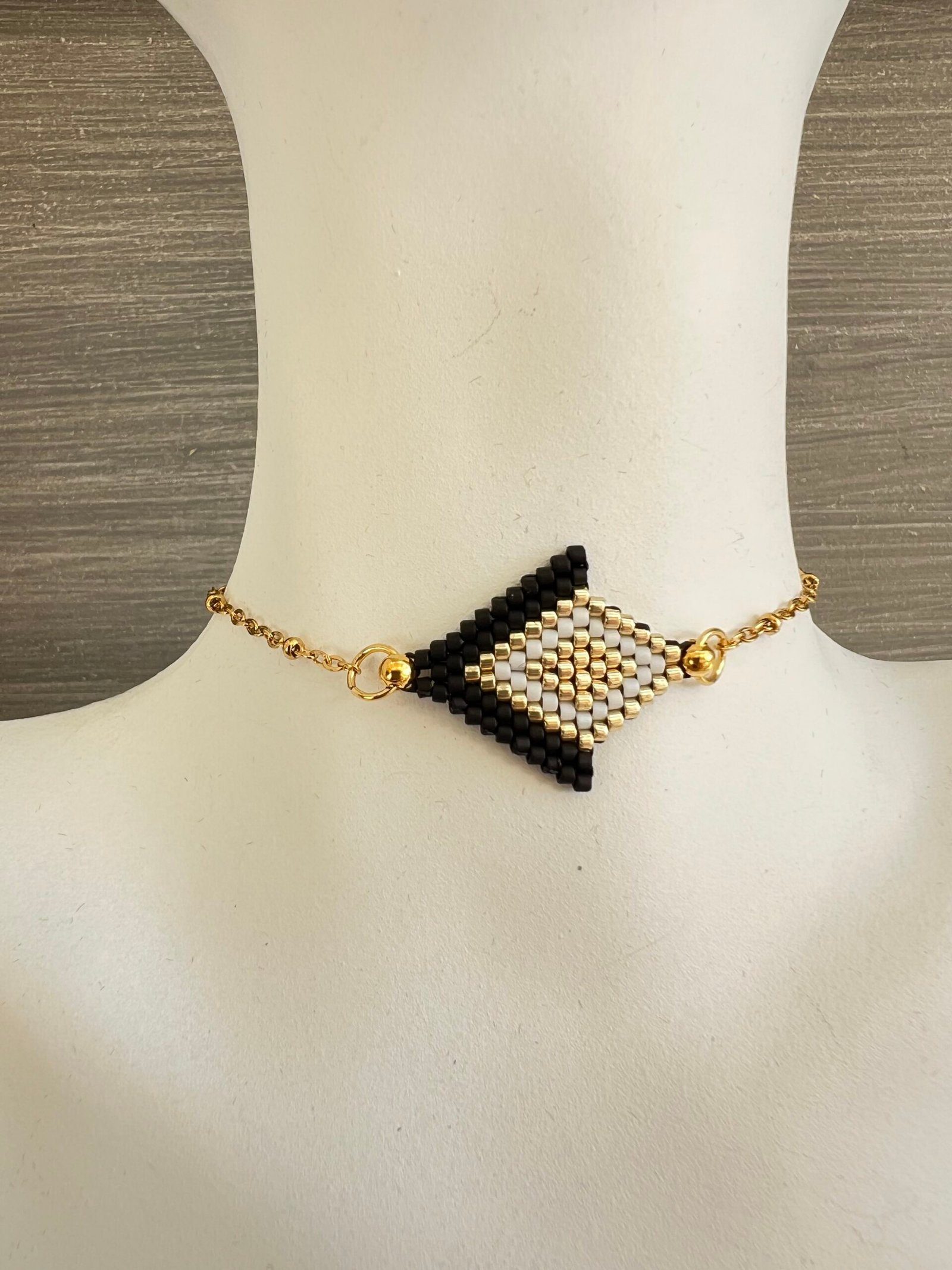 BRA120W-scaled-1.jpeg Χρυσό βραχιόλι ρόμβος κεντημένος με χάντρες Miyuki - Image 1