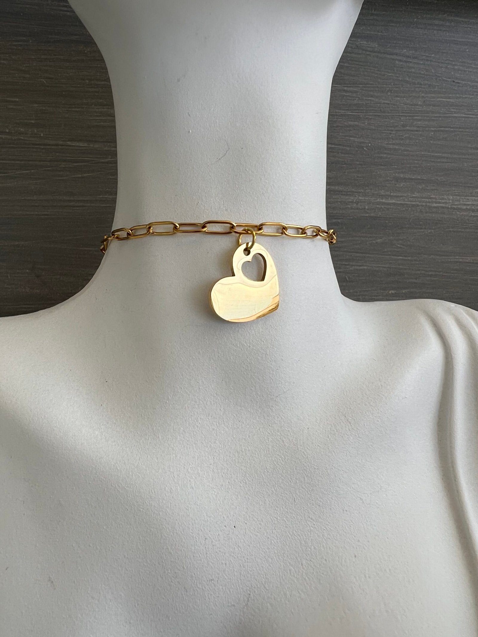 BRA124W-scaled-1.jpeg Βραχιόλι καρδιά με χρυσή αλυσίδα - Image 1