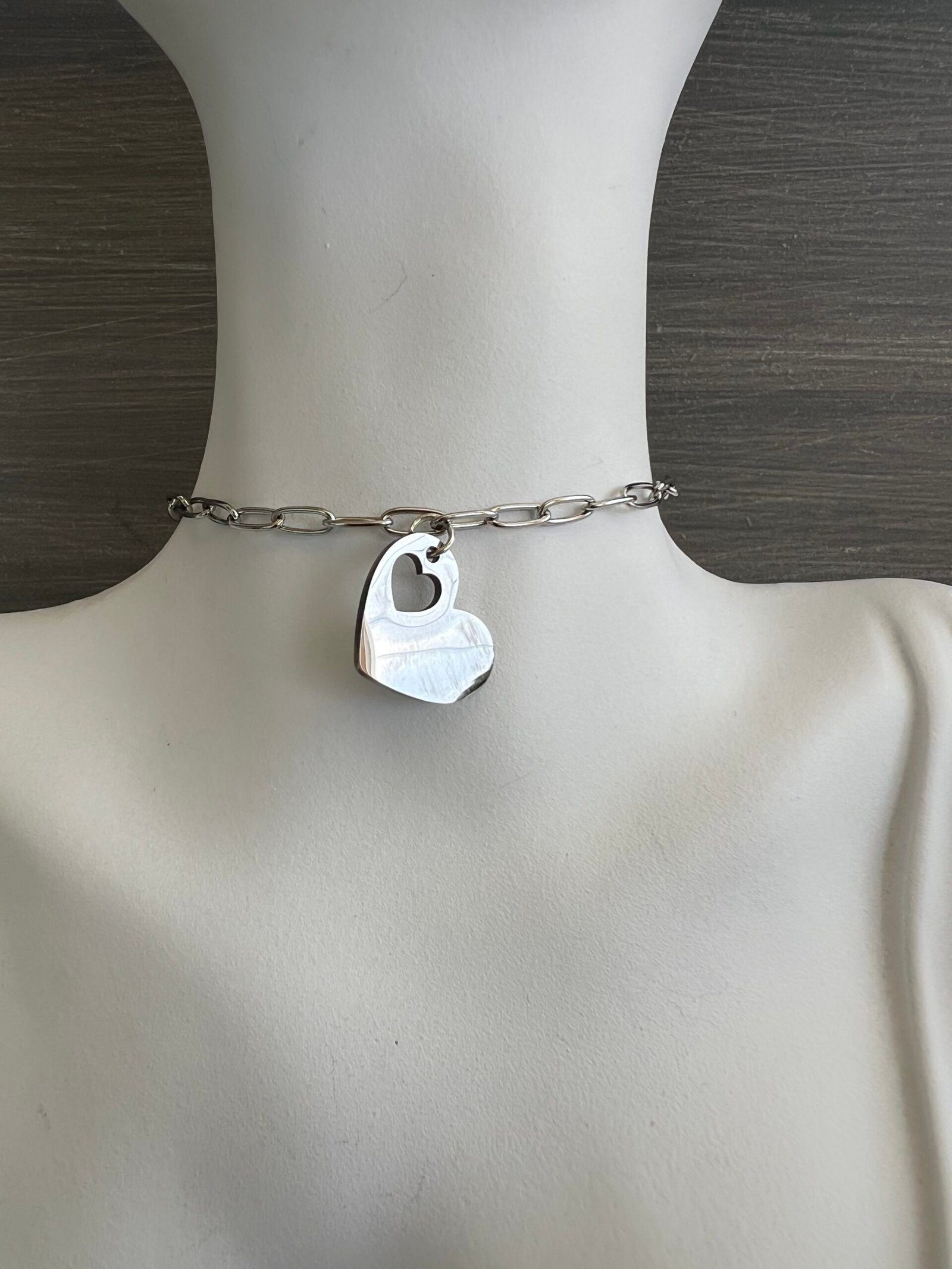 BRA125W-scaled-1.jpeg Βραχιόλι καρδιά με ασημί αλυσίδα - Image 1