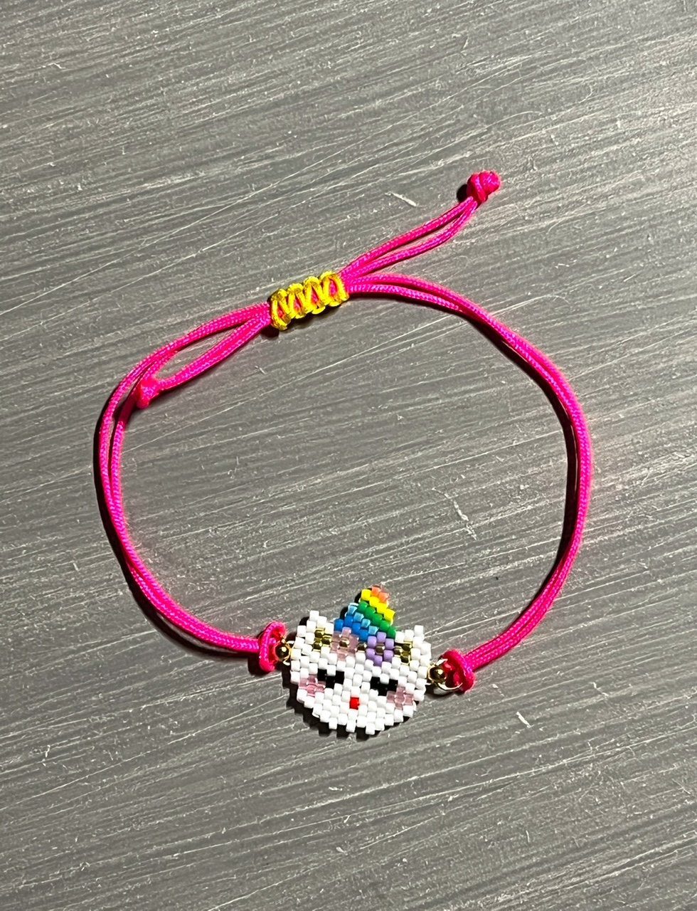 BRA31.jpg Βραχιόλι μακραμέ μονόκερος κεντημένος με χάντρες Miyuki - Image 1