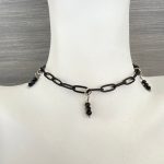 Μαύρο βραχιόλι με αλυσίδα και charms