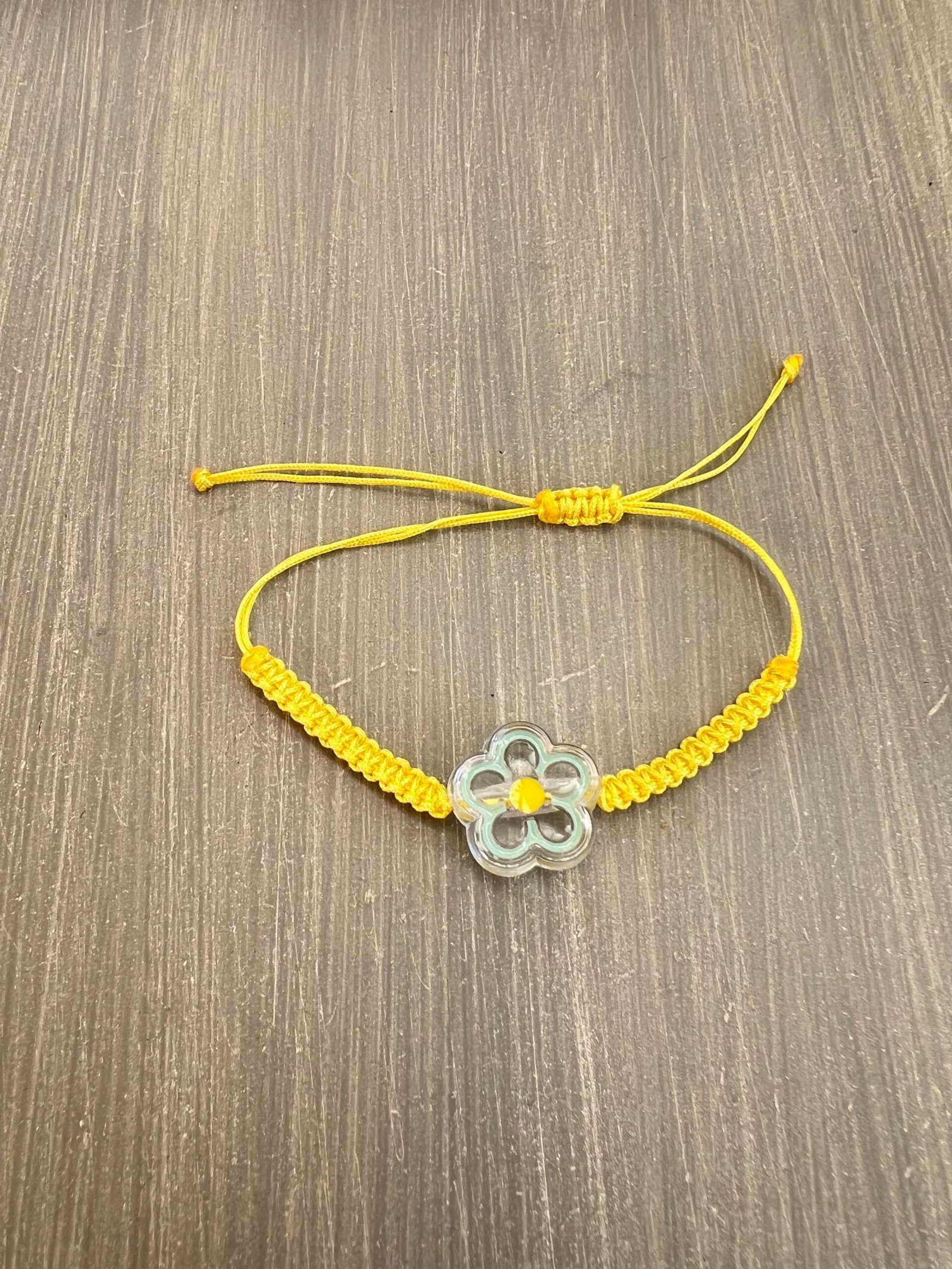 BRA51W-scaled-1.jpeg Βραχιόλι μακραμέ κίτρινο λουλούδι - Image 1