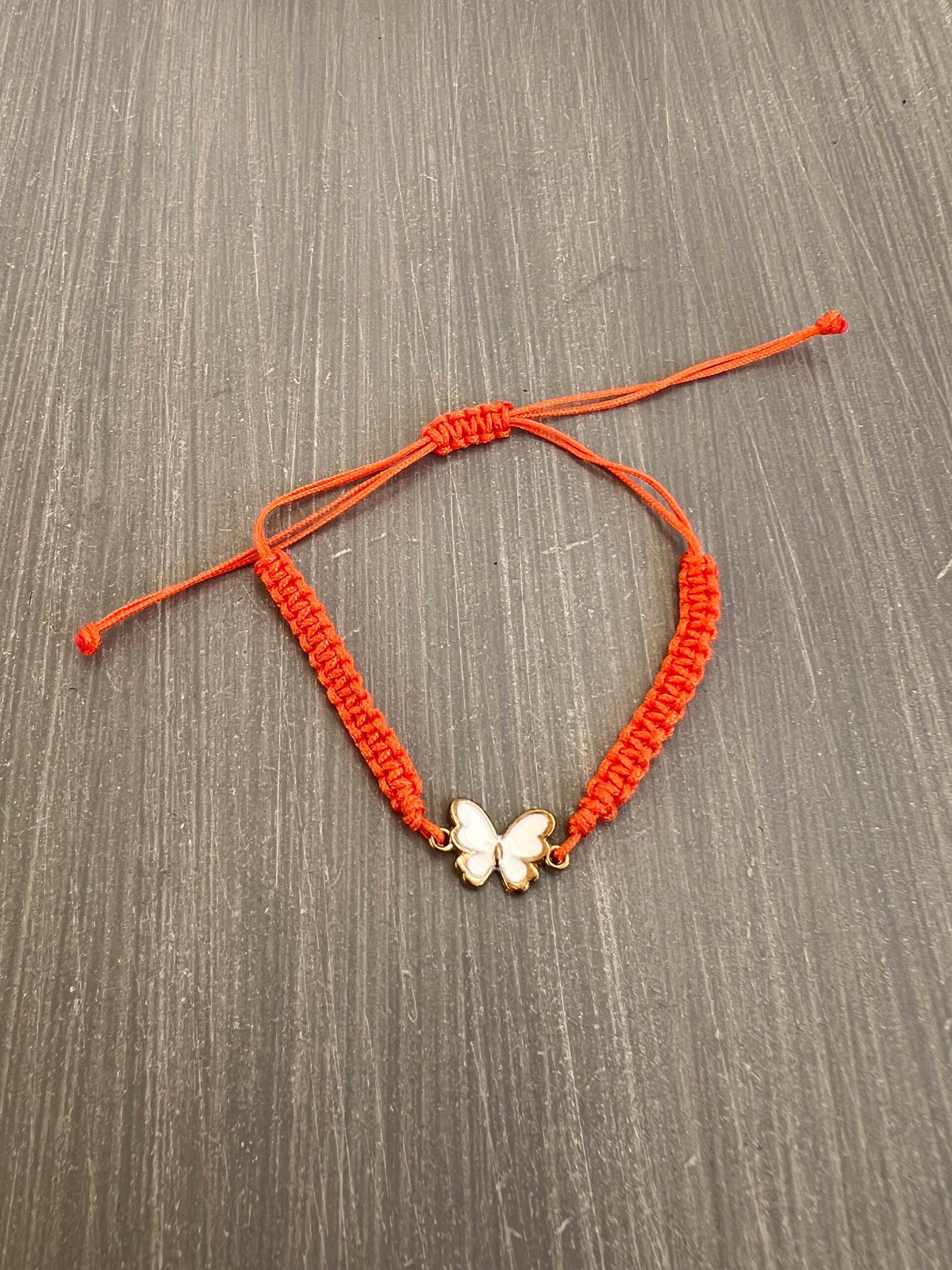 BRA87W-scaled-1.jpeg Βραχιόλι μακραμέ άσπρη πεταλούδα με πορτοκαλί κορδόνι - Image 1