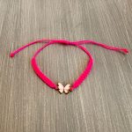 Βραχιόλι μακραμέ ροζ πεταλούδα με φούξια κορδόνι