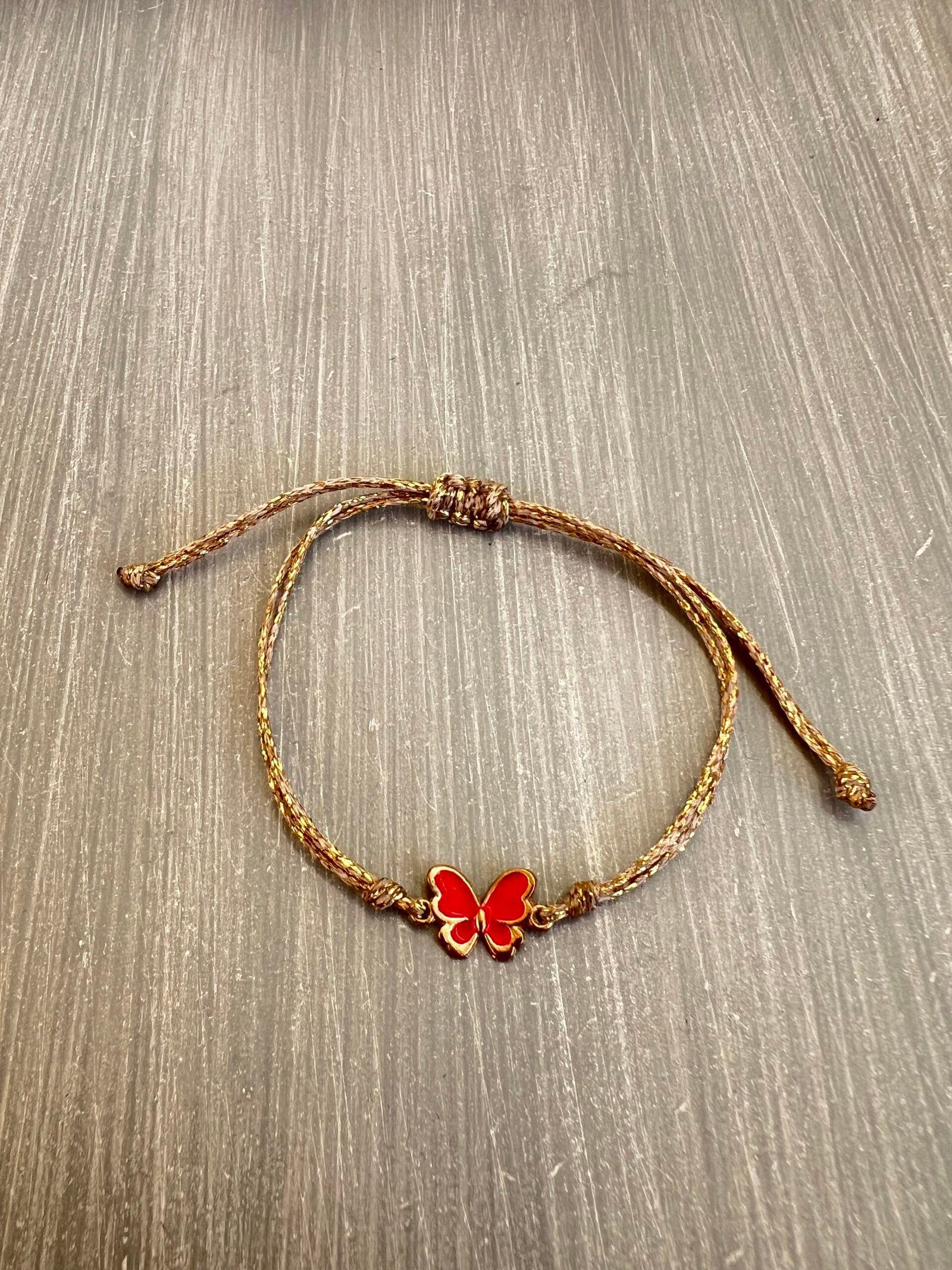 BRA91W-scaled-1.jpeg Βραχιόλι μακραμέ κόκκινη πεταλούδα με χρυσό κορδόνι - Image 1