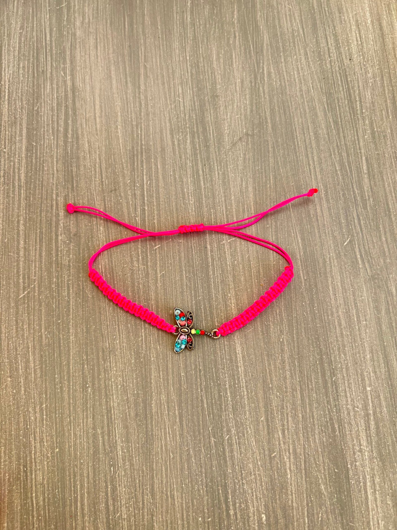 BRA92W-scaled-1.jpeg Βραχιόλι μακραμέ ασημί πεταλούδα με φούξια κορδόνι - Image 1
