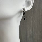 Μαύροι κρίκοι με μαύρες πέτρες