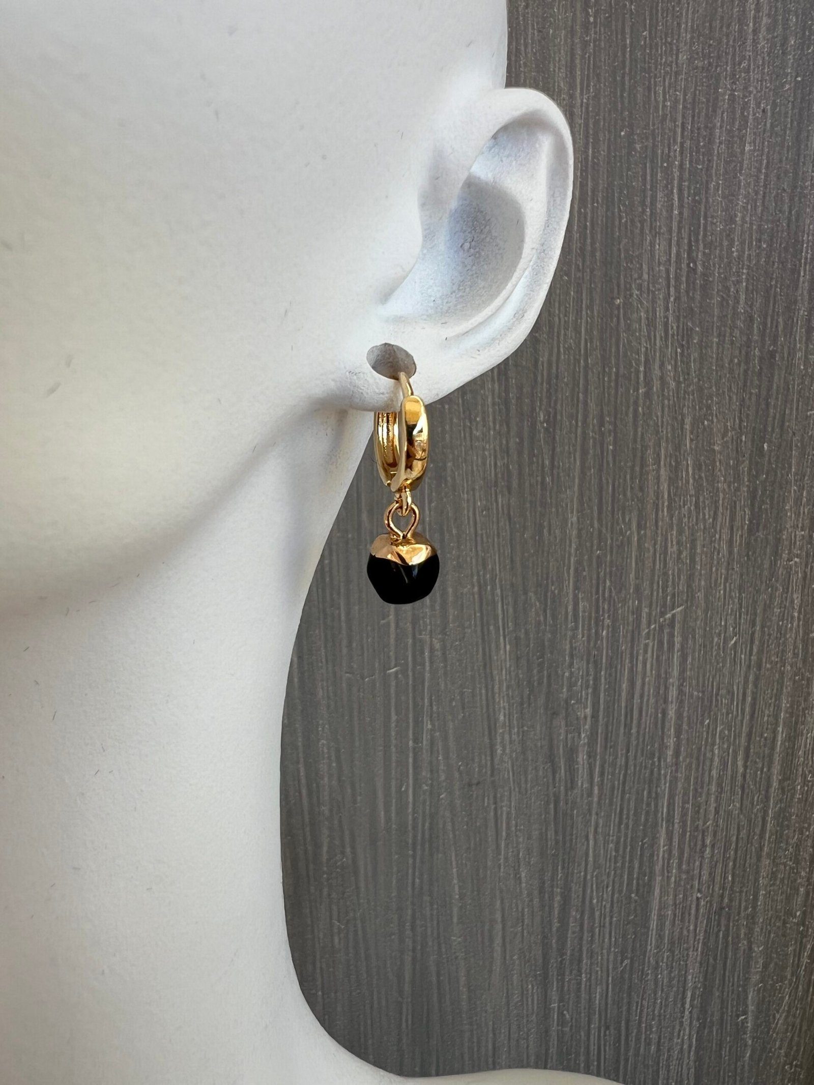 EAR4W-scaled-1.jpeg Χρυσοί κρίκοι με μαύρες πέτρες - Image 1