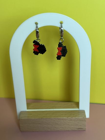 Ασημί κρίκοι με τη Minnie κεντημένη με χάντρες Miyuki