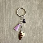 Μπρελόκ καρδιά με ημιπολύτιμες πέτρες και μωβ φούντα