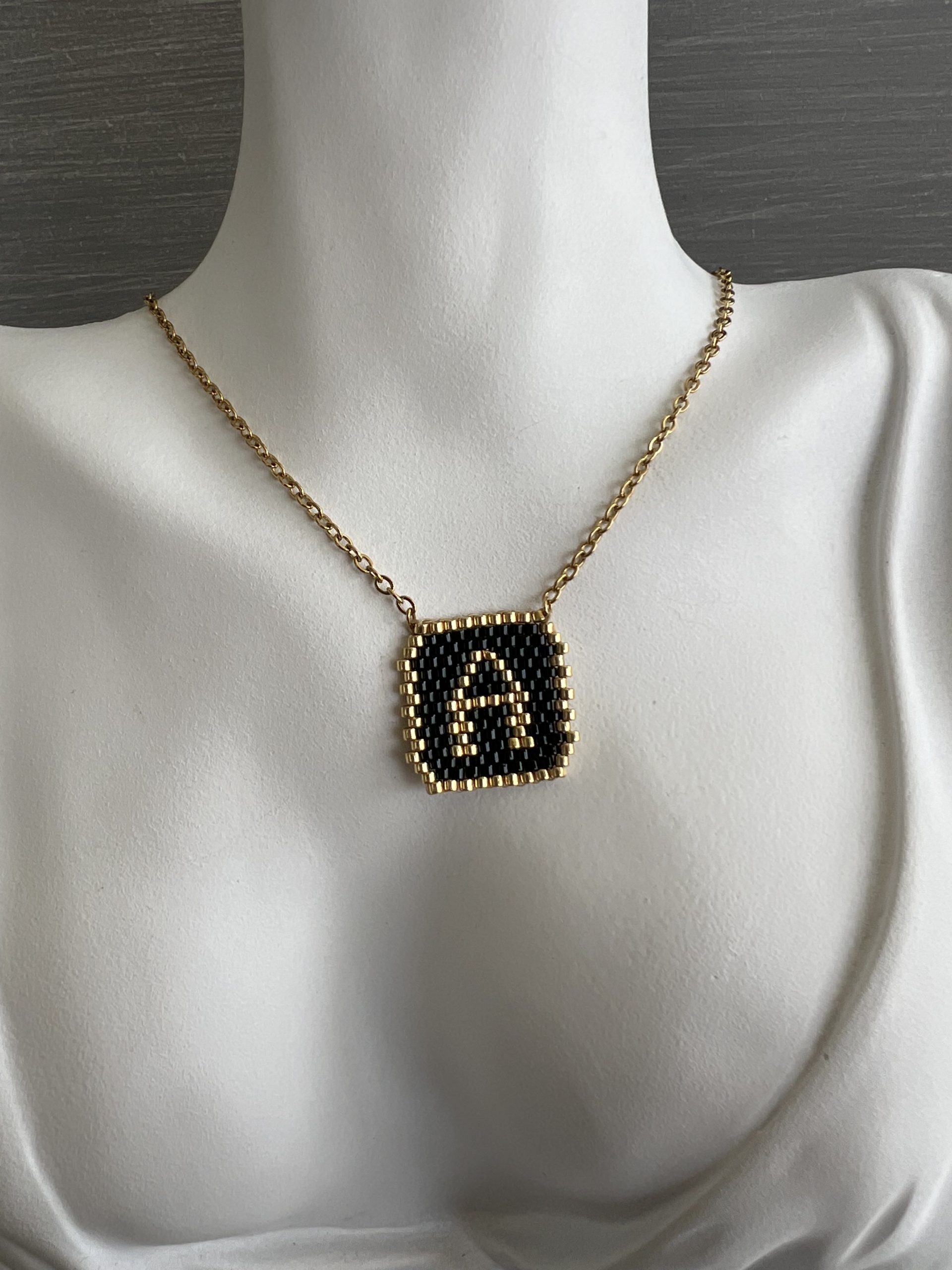 NEC101 Κολιέ μονόγραμμα Α κεντημένο με χάντρες Miyuki - Image 1