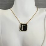 Κολιέ μονόγραμμα Γ κεντημένο με χάντρες Miyuki