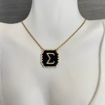 Κολιέ μονόγραμμα Σ κεντημένο με χάντρες Miyuki