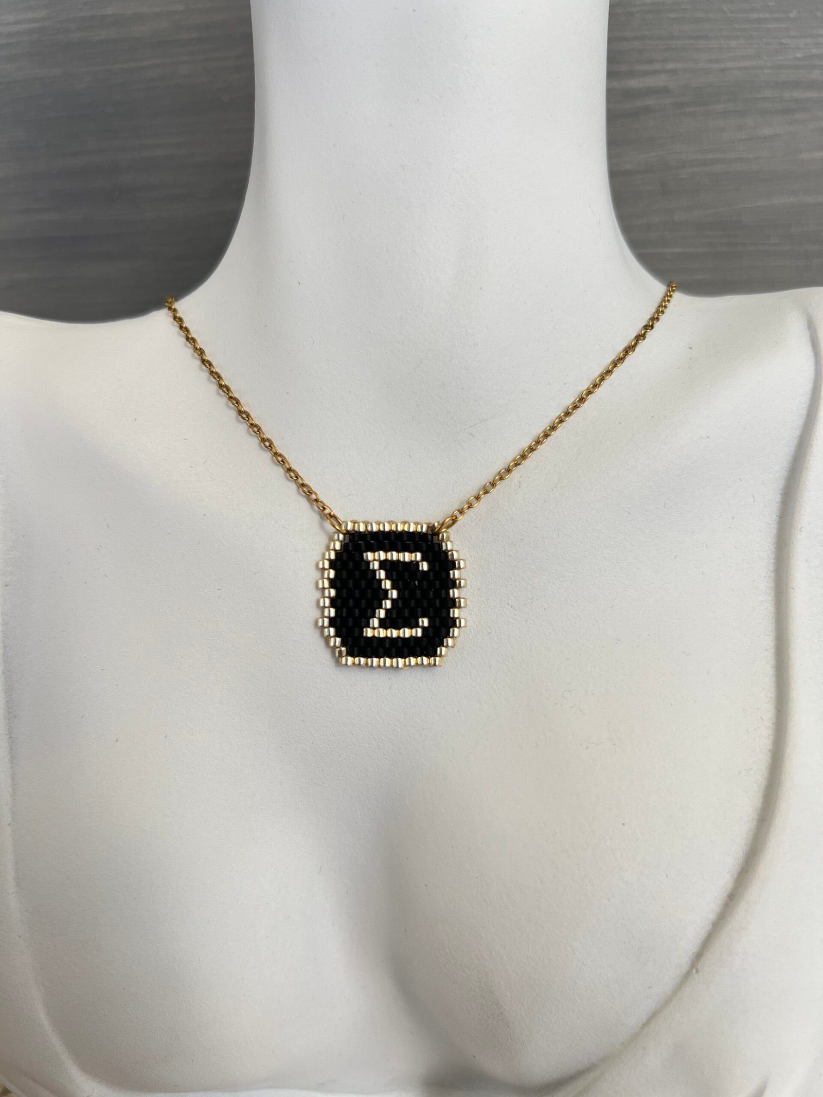 NEC108W-scaled-1.jpeg Κολιέ μονόγραμμα Σ κεντημένο με χάντρες Miyuki - Image 1