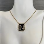 Κολιέ μονόγραμμα Ν κεντημένο με χάντρες Miyuki