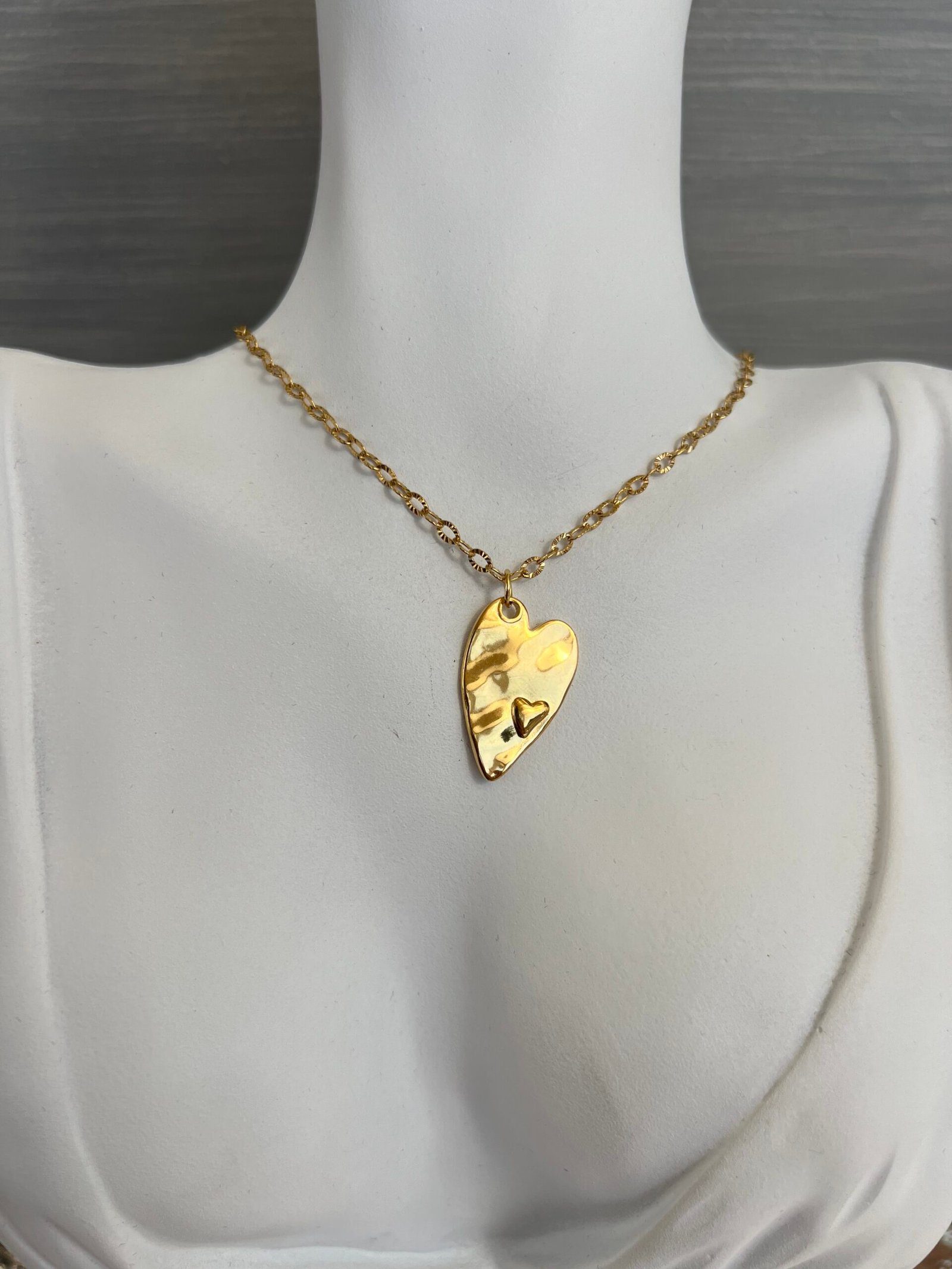 NEC118W-scaled-1.jpeg Κολιέ χρυσή καρδιά με χρυσή αλυσίδα - Image 1