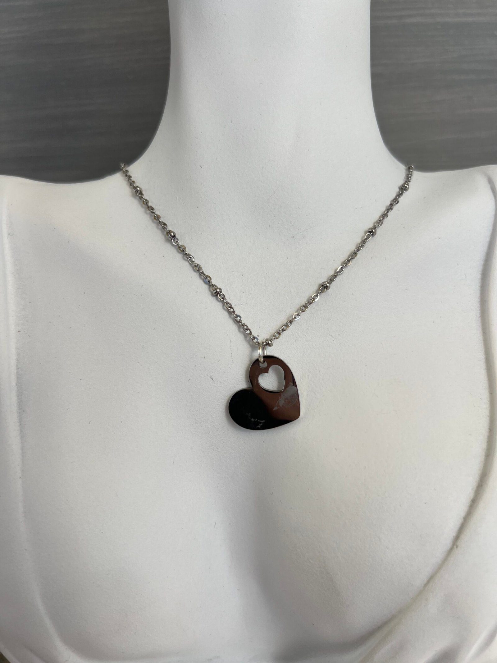 NEC124W-1-scaled-1.jpeg Κολιέ ασημί καρδιά με ασημί αλυσίδα - Image 1