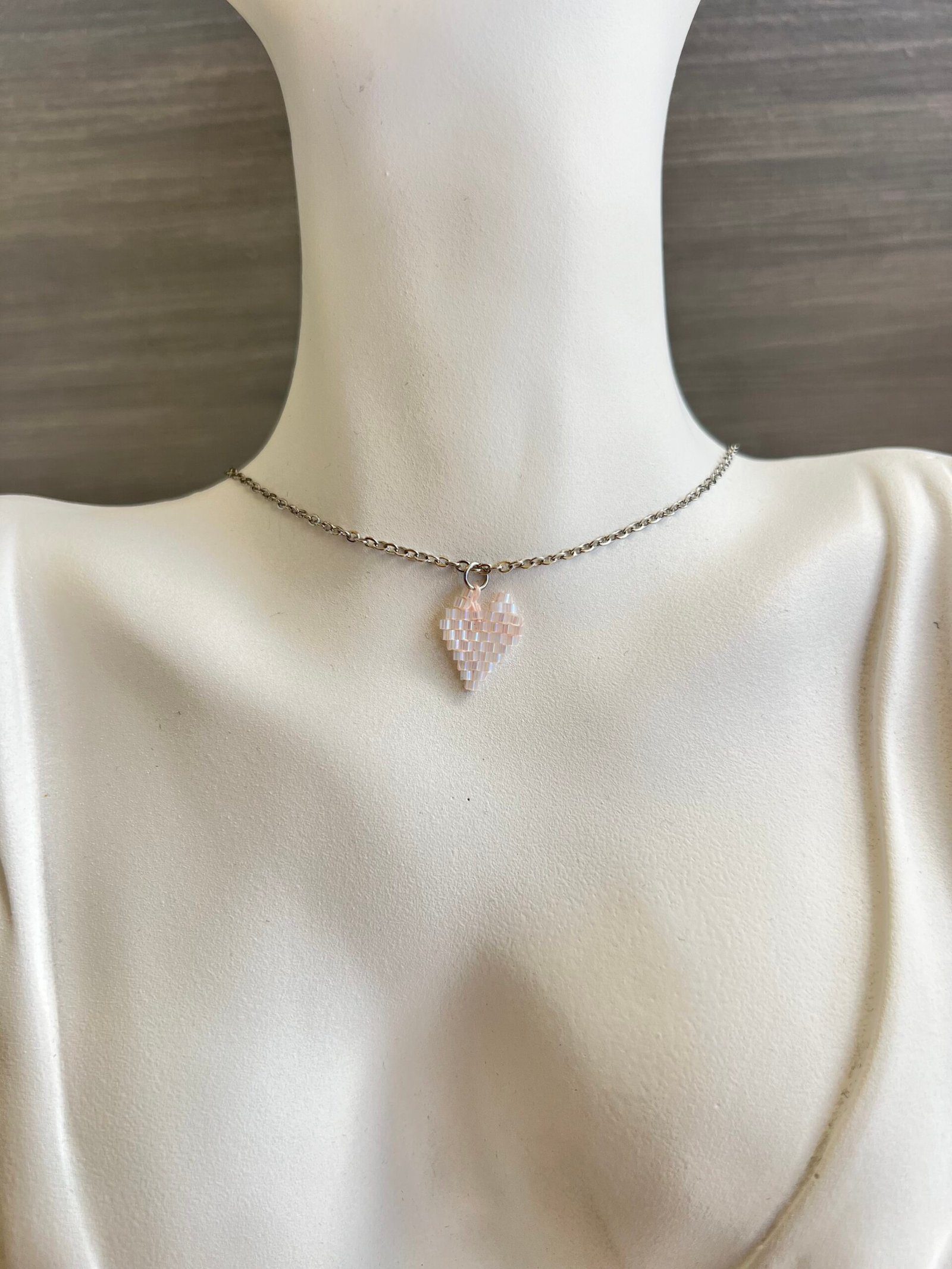 NEC129W-scaled-1.jpeg Κολιέ με λευκή καρδιά κεντημένη με χάντρες Miyuki - Image 1