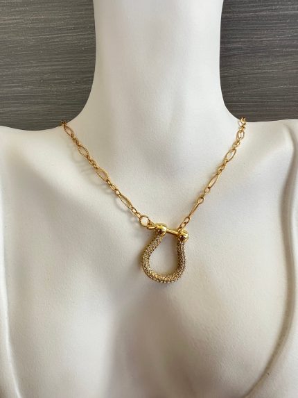 Κολιέ με λουκέτο και χρυσή αλυσίδα