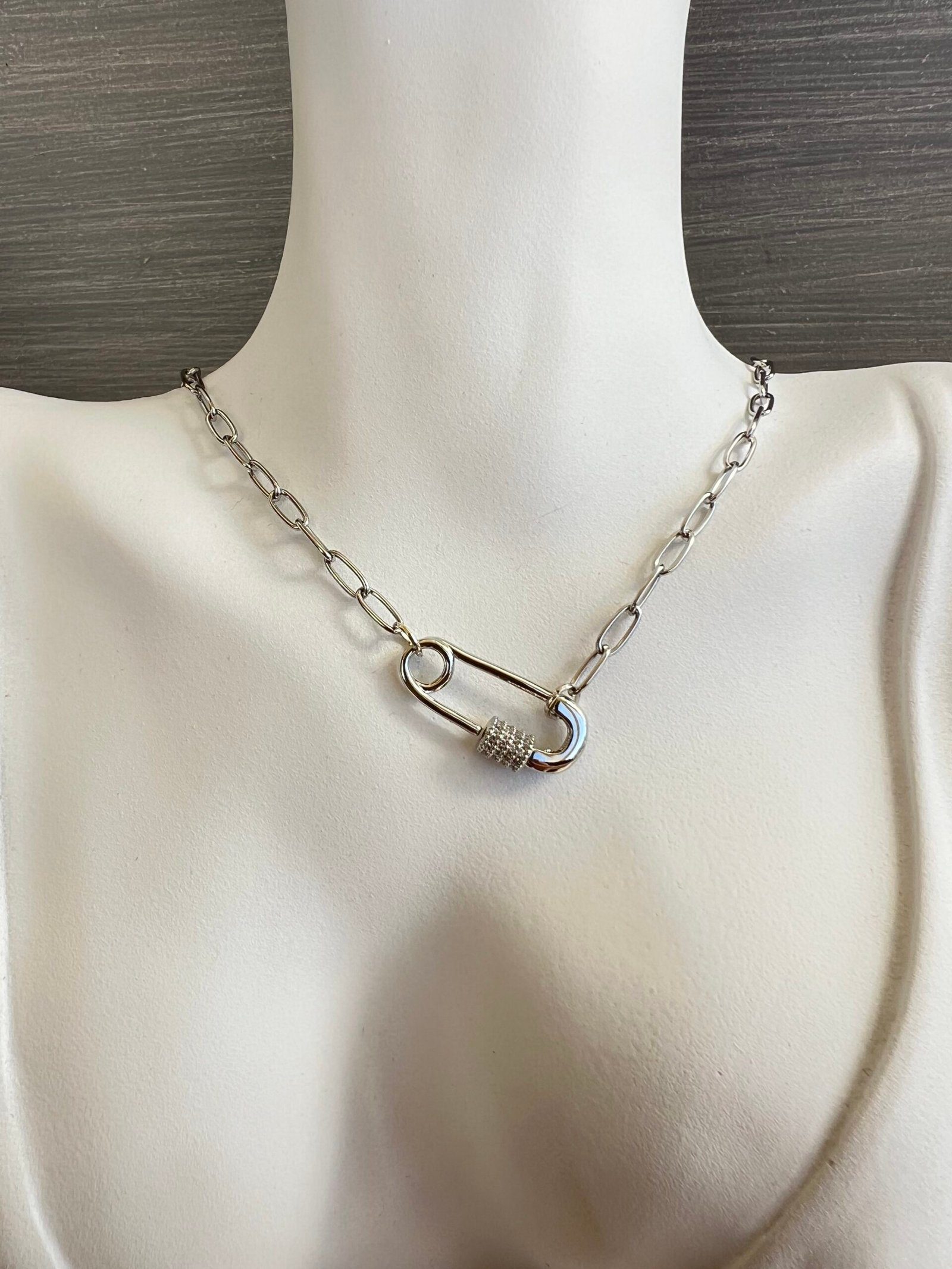 NEC34W-scaled-1.jpeg Κολιέ ασημί λουκέτο και ασημί αλυσίδα - Image 1