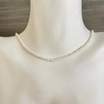 Κολιέ με λευκές χάντρες