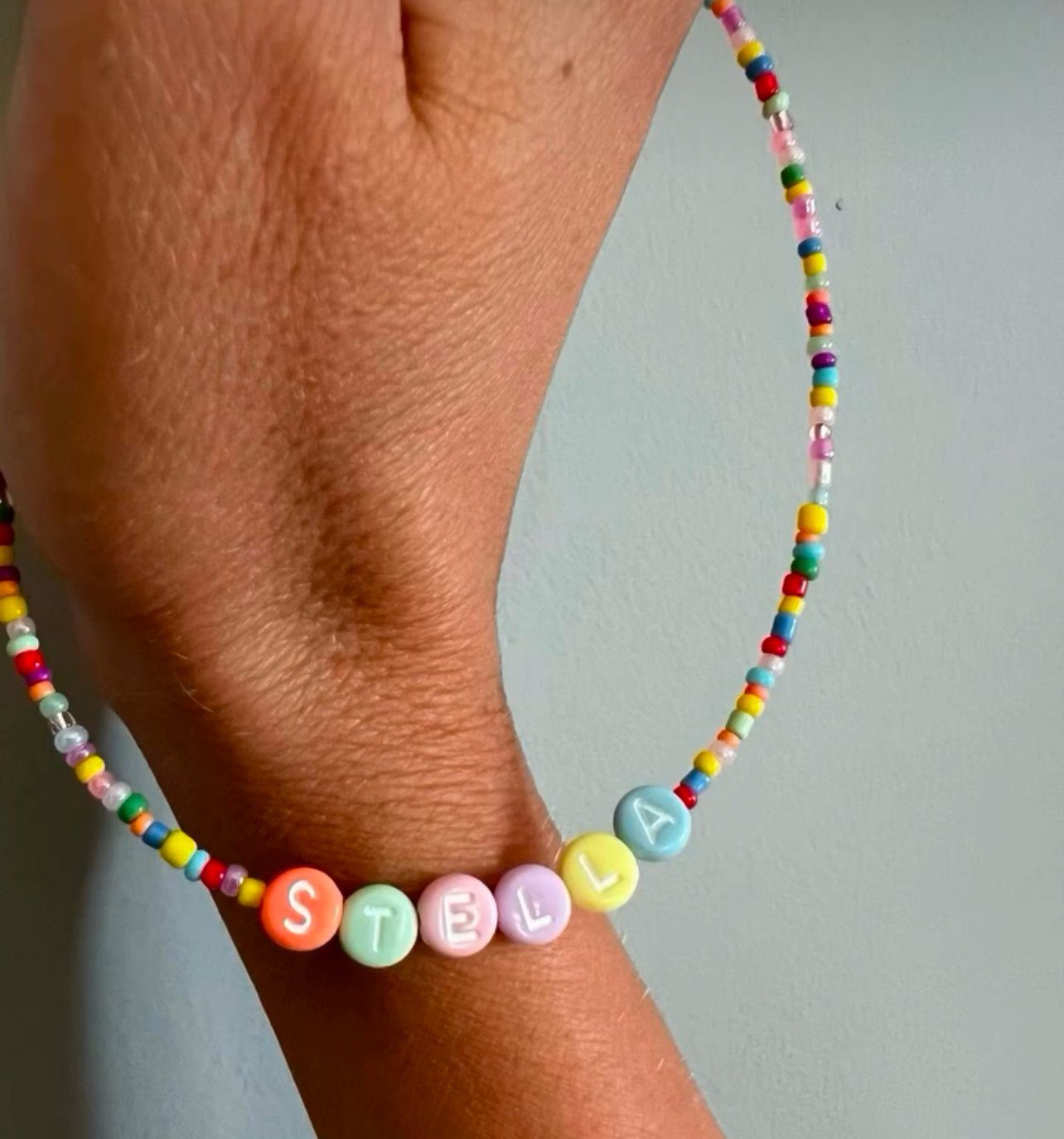 NEC68.jpeg Κολιέ με όνομα Stella και πολύχρωμες χάντρες - Image 1