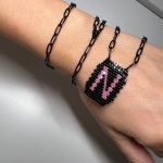 Κολιέ μονόγραμμα Ν κεντημένο με χάντρες Miyuki square