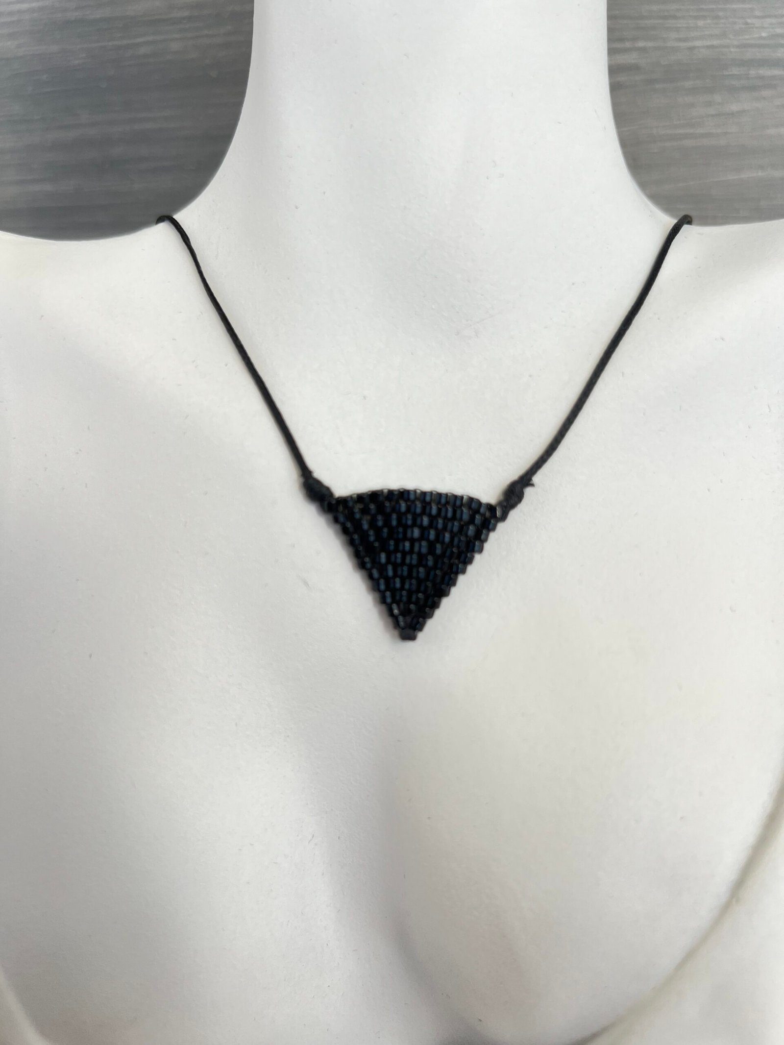 NEC79W-scaled-1.jpeg Κολιέ τρίγωνο κεντημένο με χάντρες Miyuki και μαύρο κορδόνι - Image 1
