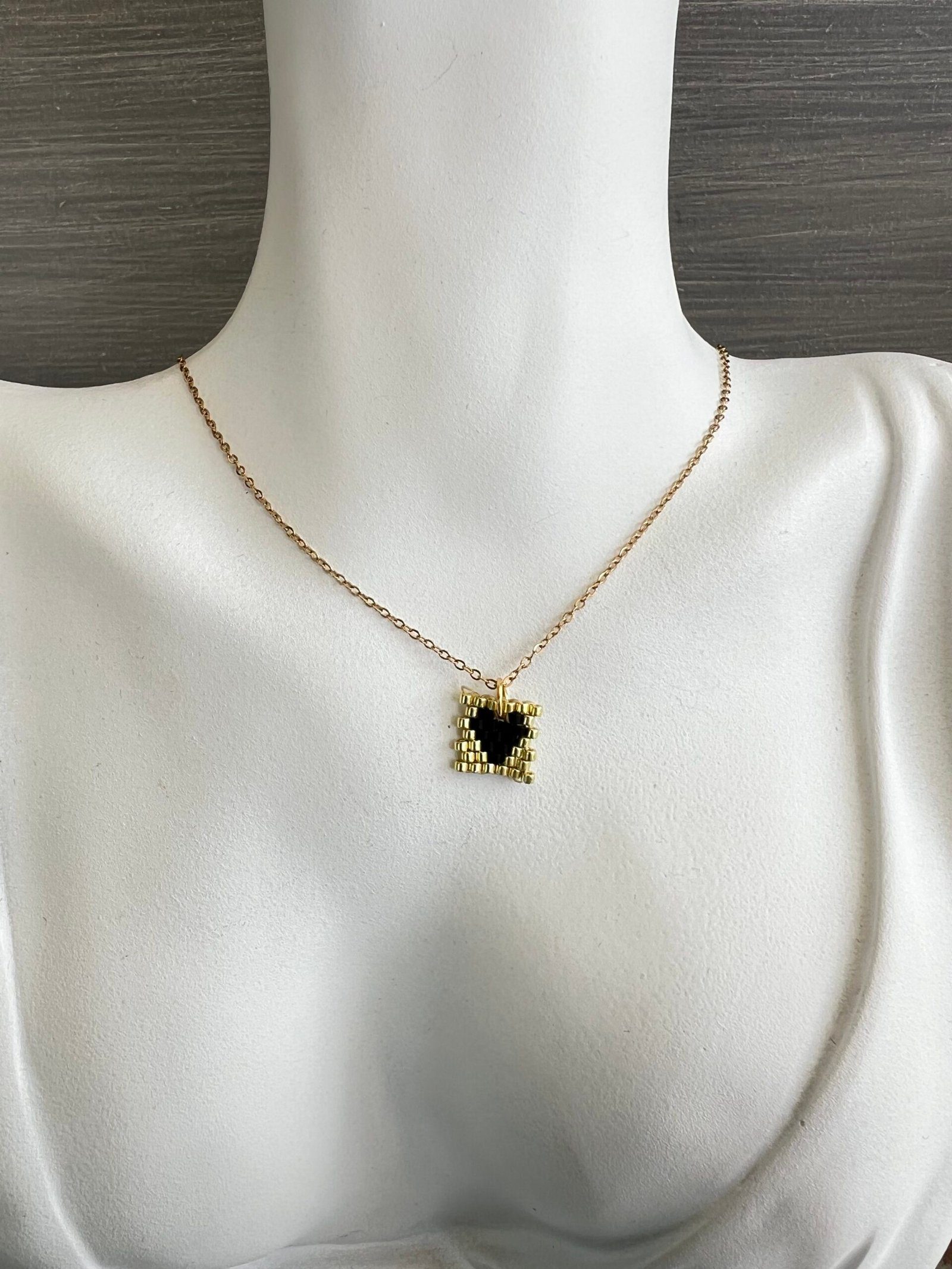 NEC90NEW-scaled-1.jpeg Κολιέ καρδιά κεντημένη με χάντρες Miyuki και μαύρη αλυσίδα - Image 1