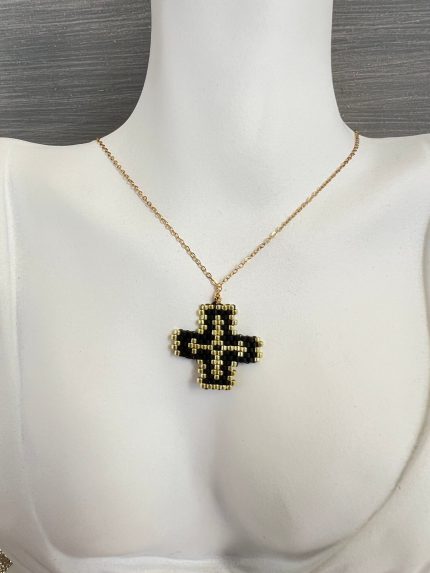 Κολιέ σταυρός κεντημένος με χάντρες Miyuki και χρυσή αλυσίδα