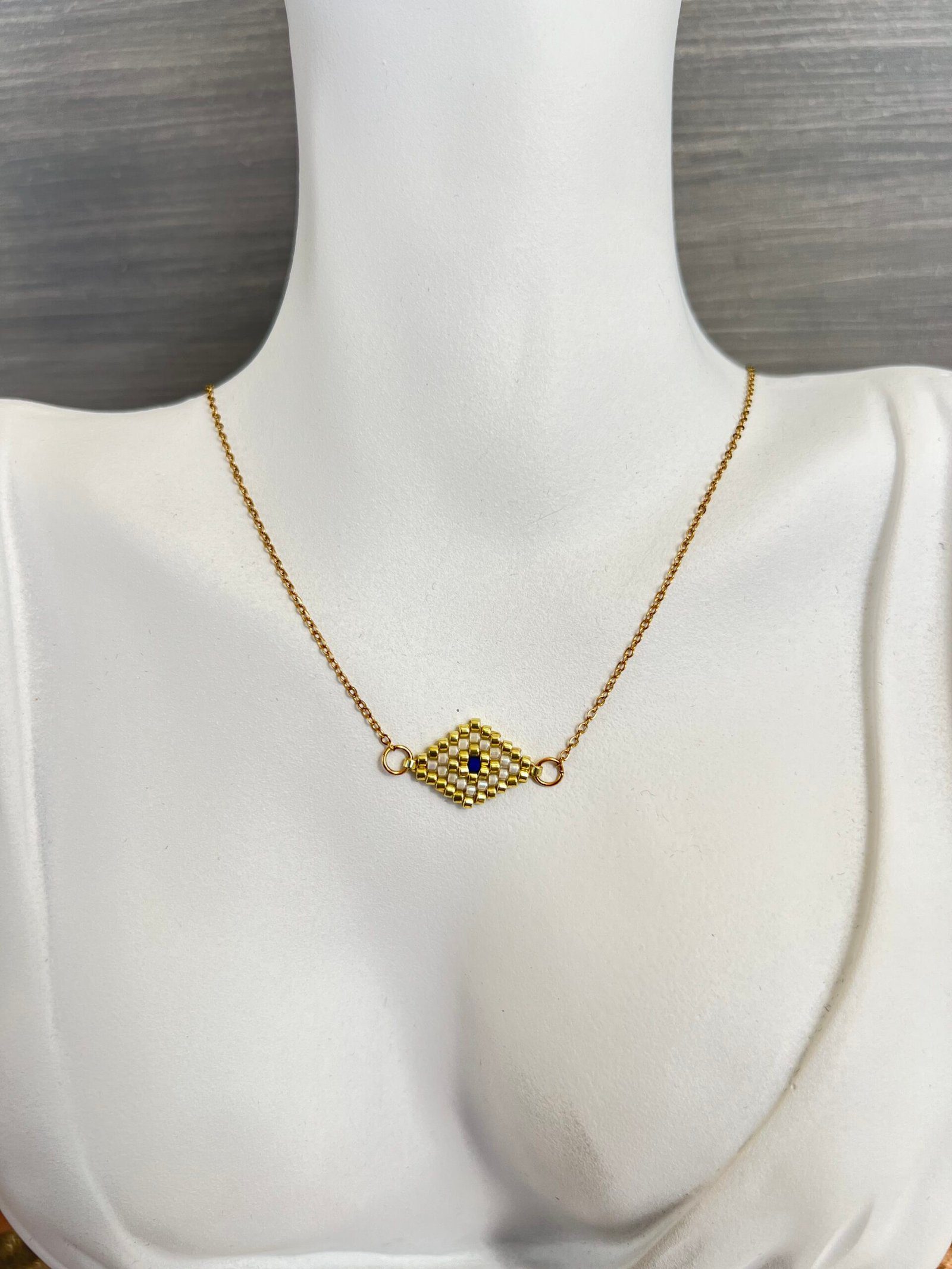 NEC96W-scaled-1.jpeg Κολιέ μάτι κεντημένο με χάντρες Miyuki και χρυσή αλυσίδα - Image 1