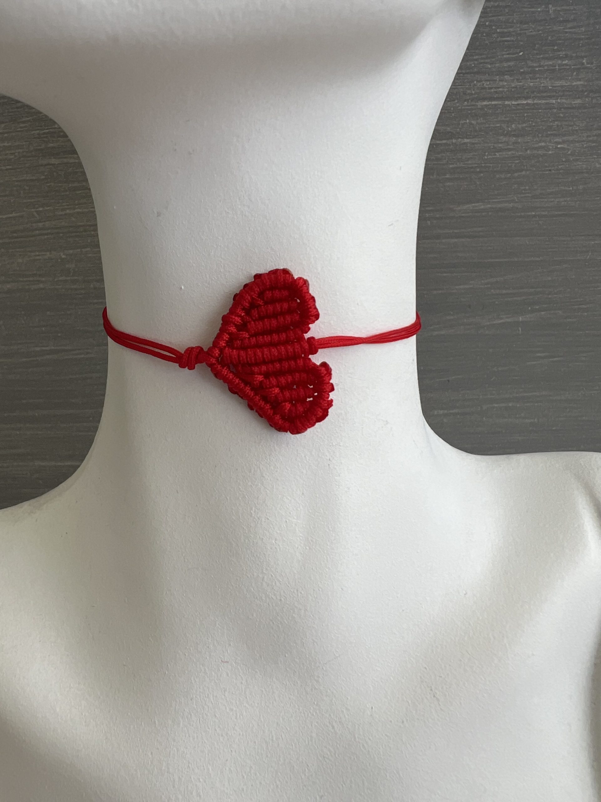 BRA129b Βραχιόλι κόκκινη καρδιά μακραμέ - Image 1