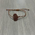 Βραχιόλι καφέ καρδιά μακραμέ