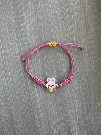 Βραχιόλι μακραμέ κουνελάκι κεντημένο με χάντρες Miyuki