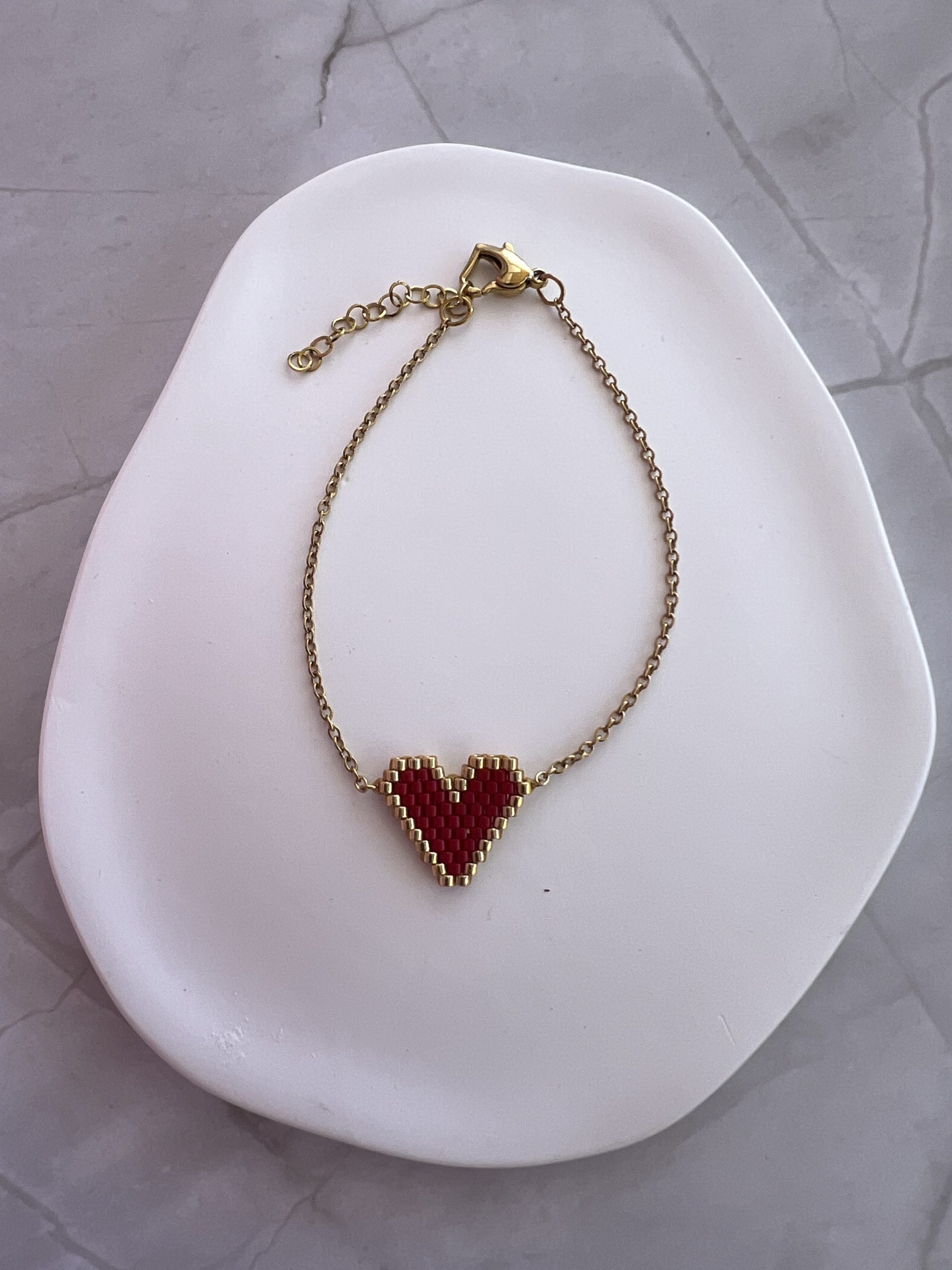 BRA149C Βραχιόλι καρδιά με χρυσή αλυσίδα κεντημένο με χάντρες Miyuki - Image 1