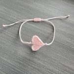 Βραχιόλι μακραμέ ροζ καρδιά