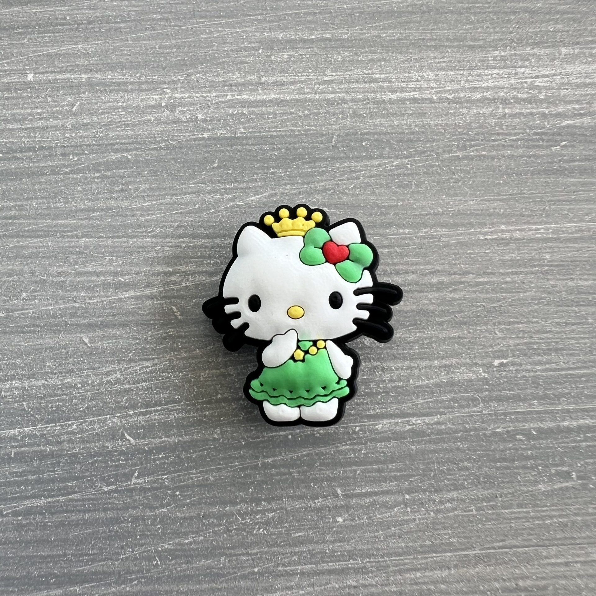 CR126 Αξεσουάρ Crocs Hello Kitty - Image 1