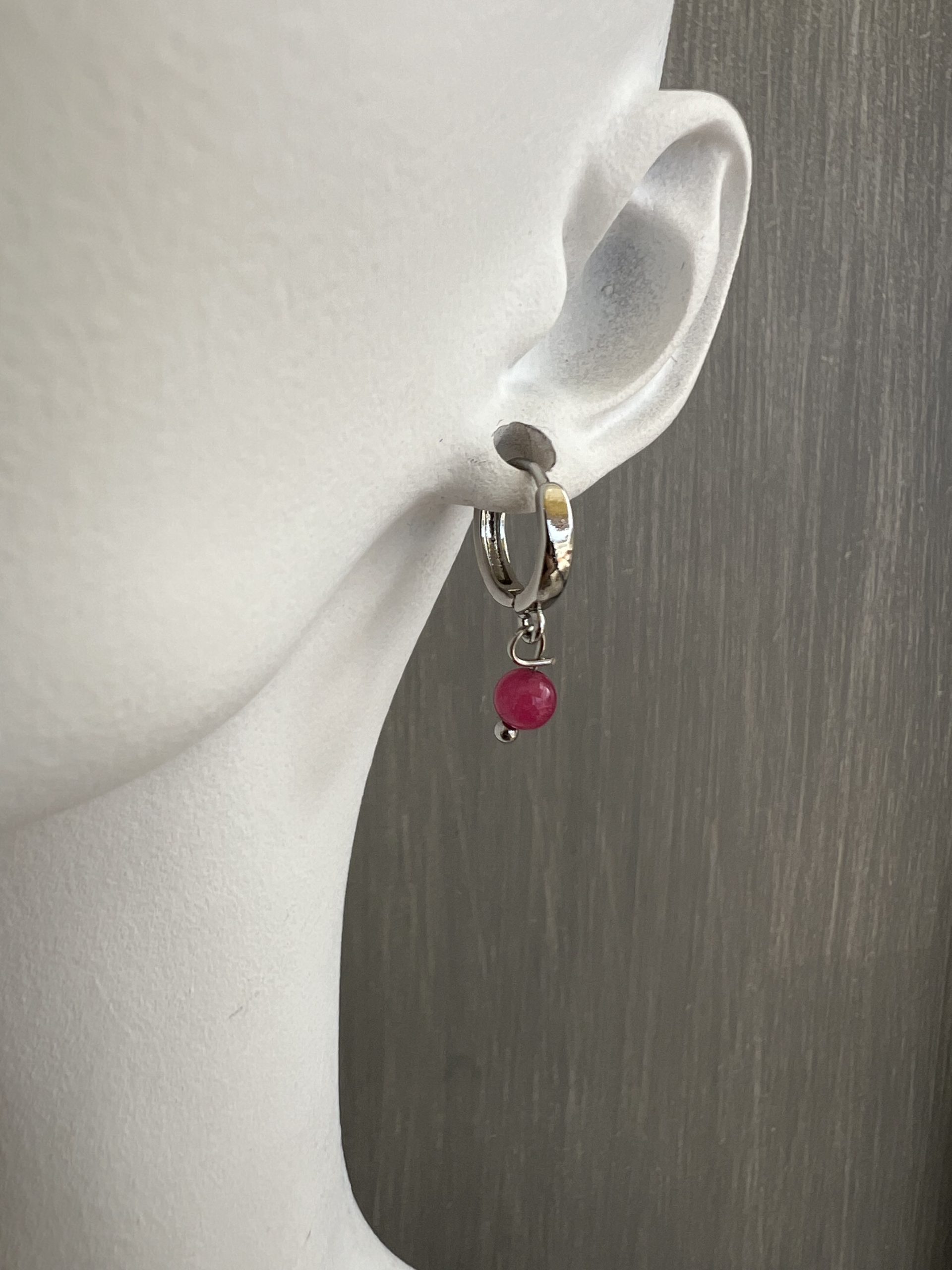 EAR75 Ασημί κρίκοι με φούξια πέτρα - Image 1