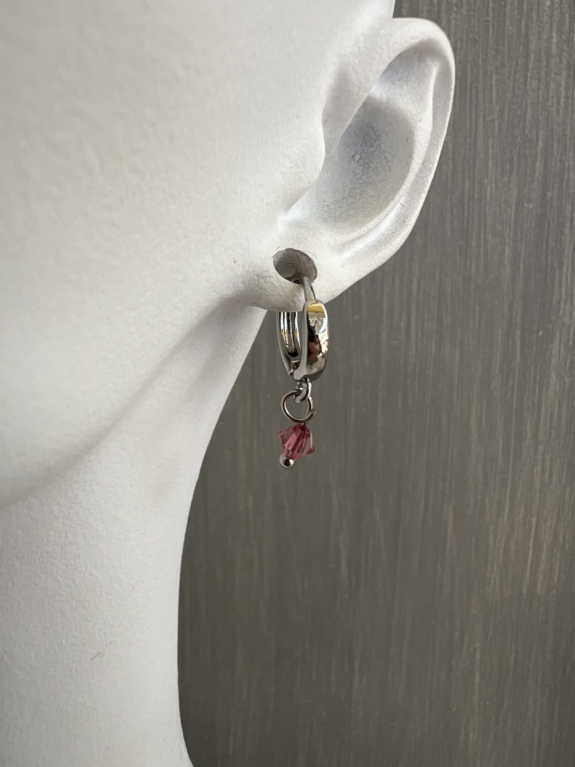 EAR76 Ασημί κρίκοι με ροζ πέτρα - Image 1
