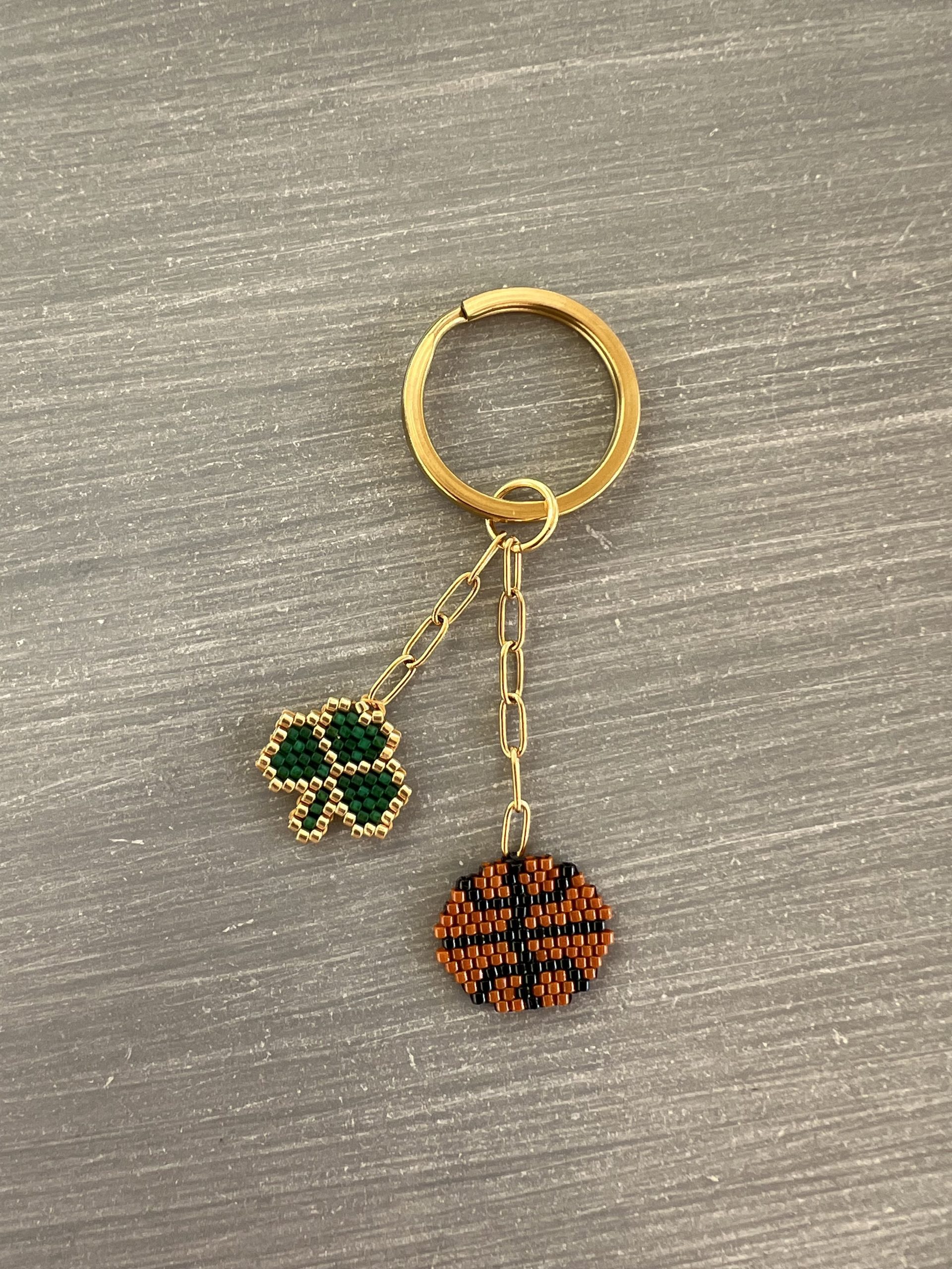 KEY39 Μπρελόκ Παναθηναϊκός μπάσκετ κεντημένο με χάντρες Miyuki - Image 1