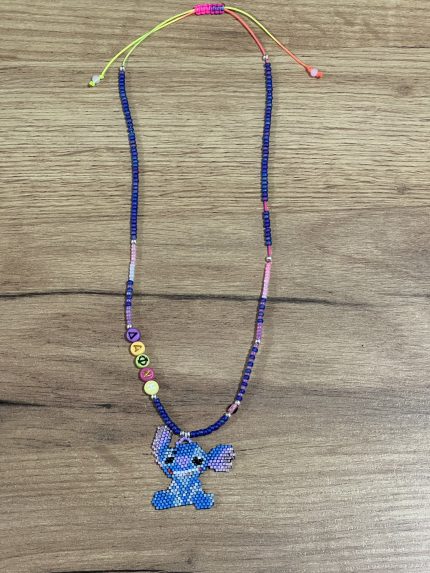 Κολιέ με όνομα και τον  Stitch κεντημένο με χάντρες Miyuki