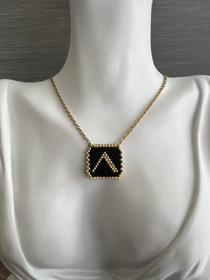 Κολιέ μονόγραμμα Λ κεντημένο με χάντρες Miyuki