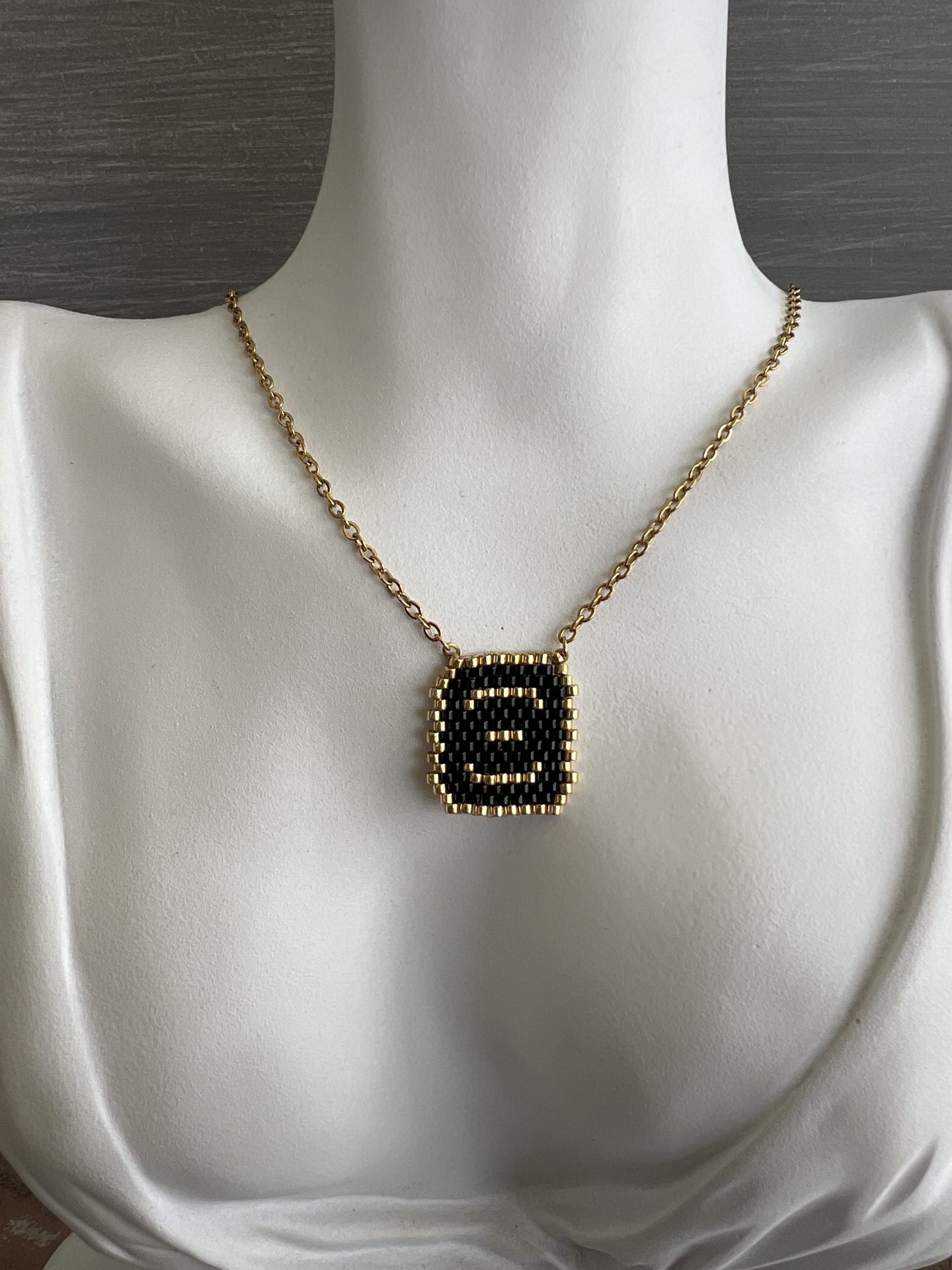 NEC142 Κολιέ μονόγραμμα Ξ κεντημένο με χάντρες Miyuki - Image 1