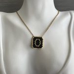 Κολιέ μονόγραμμα Ο κεντημένο με χάντρες Miyuki