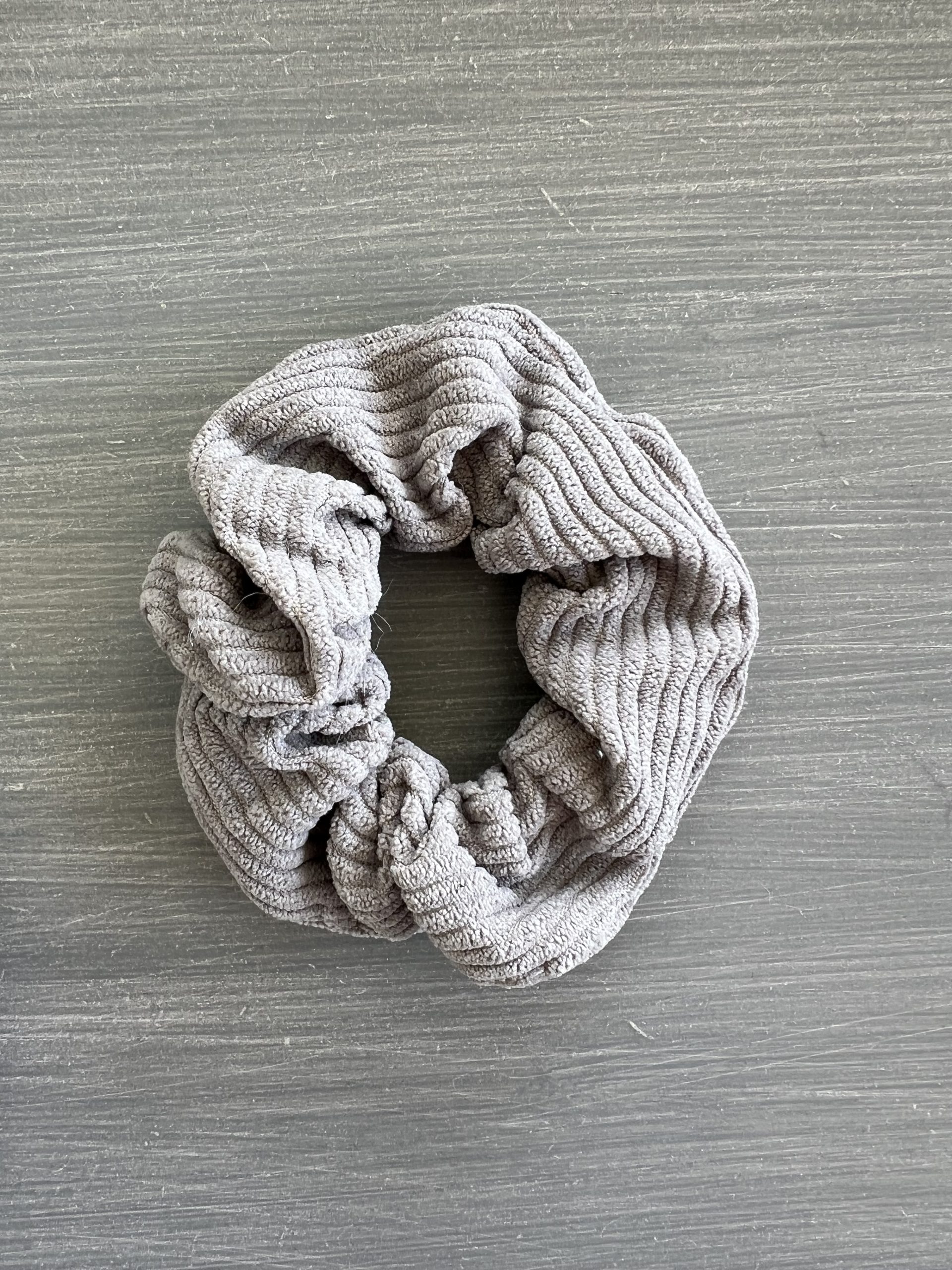 HR11 Λαστιχάκι για τα μαλλιά γκρι - Image 1