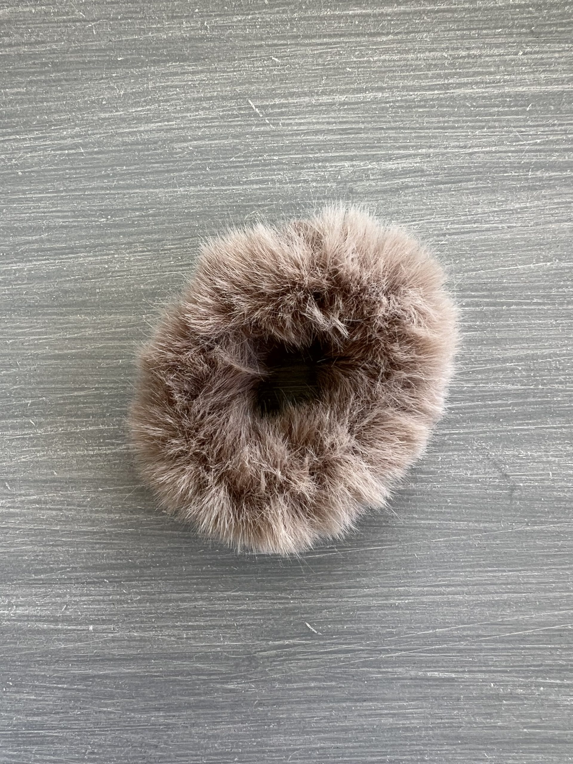 HR19 Λαστιχάκι για τα μαλλιά καφέ - Image 1