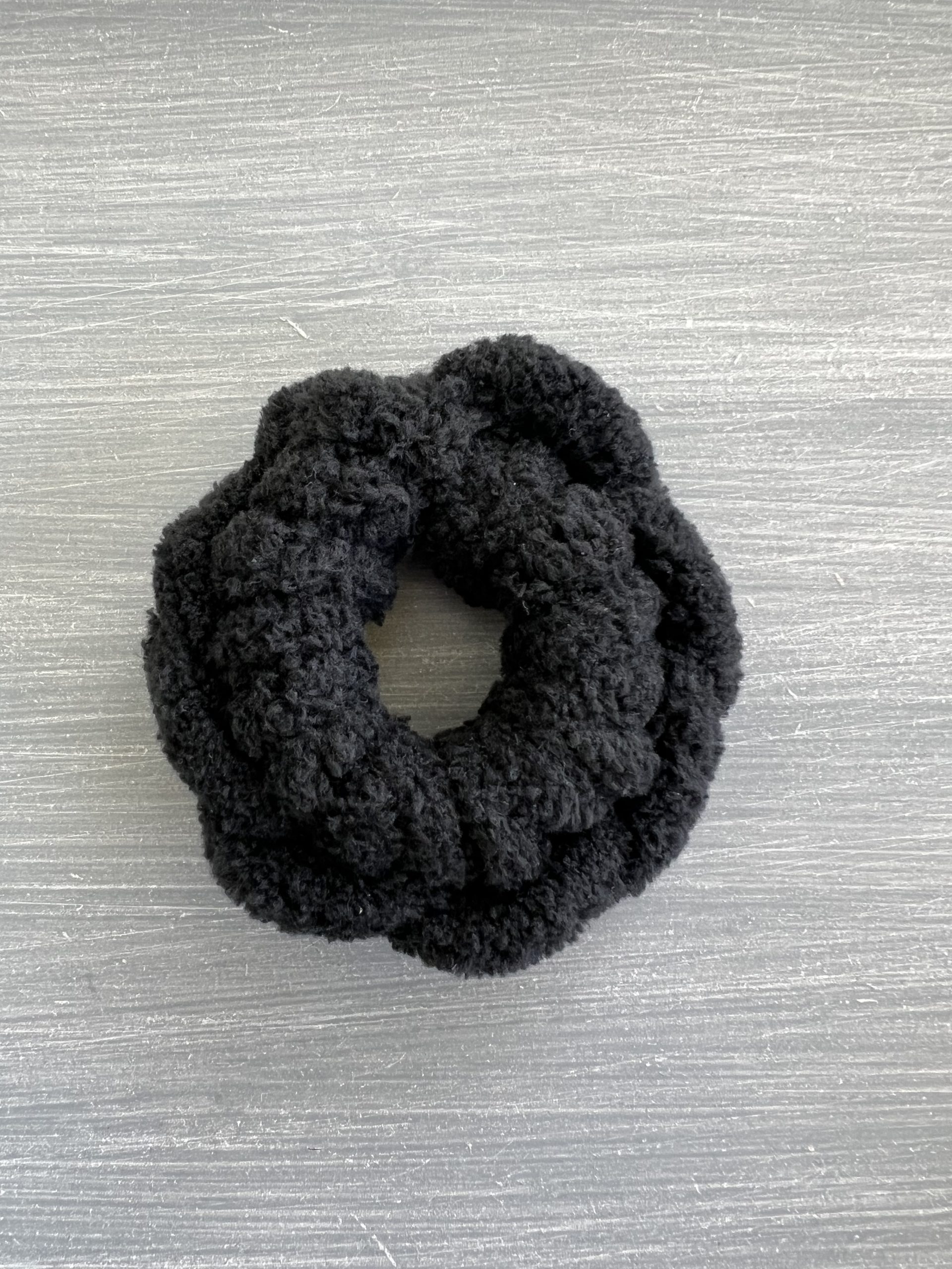 HR27 Puffy Scrunchie Black - Image 1
